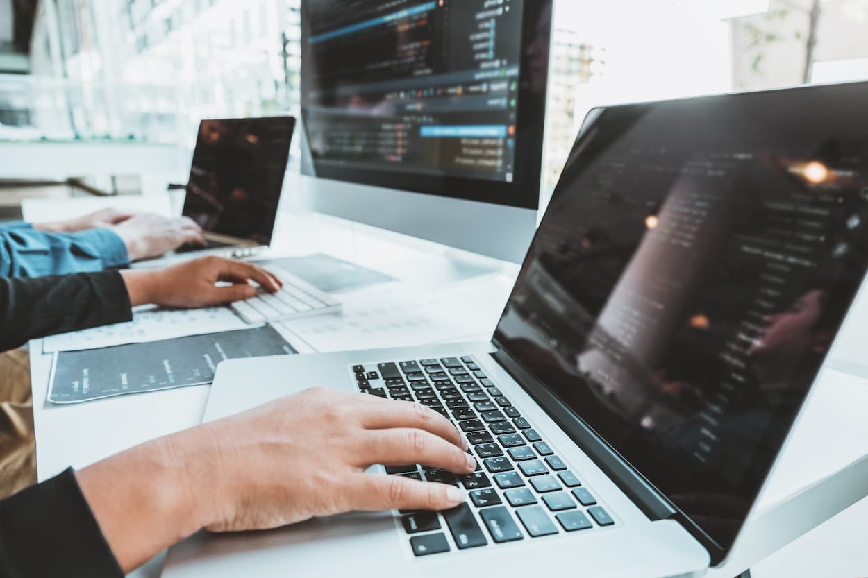 Desarrollo y análisis en tiempo real en un entorno de trabajo colaborativo para garantizar la seguridad y eficiencia de las redes con Monitoreo LAN&WAN.