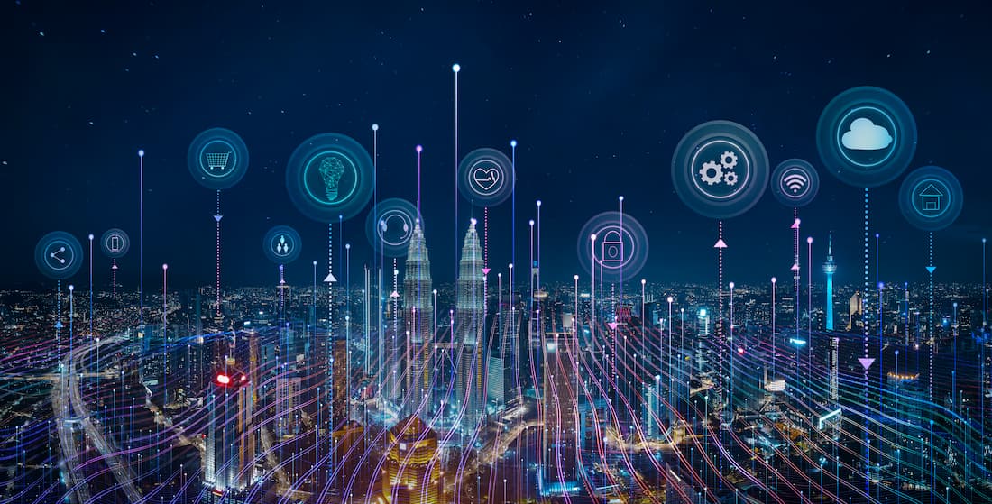 Cloud connectivity: Redes inteligentes que unen tecnología y servicios en la nube para una ciudad digital avanzada.