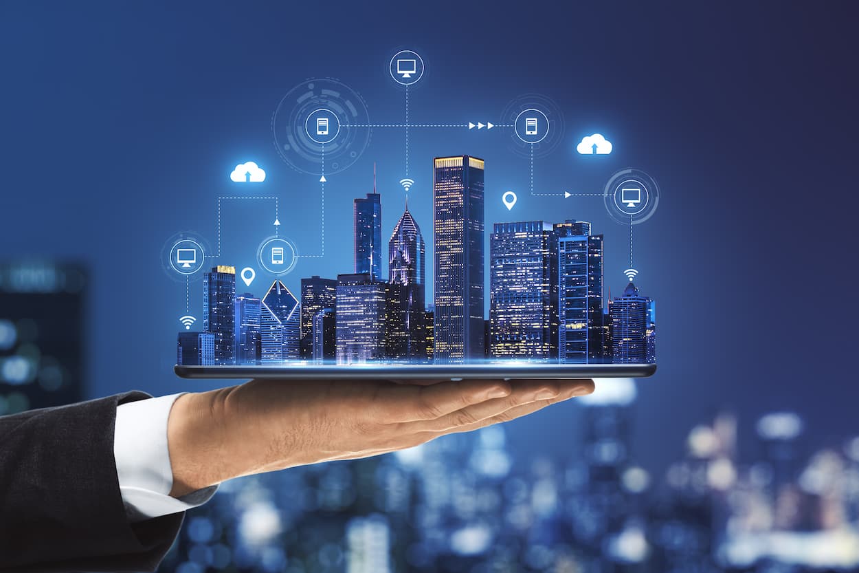 Transformación digital que une tecnología y conectividad para una ciudad inteligente y eficiente con Cloud connectivity.