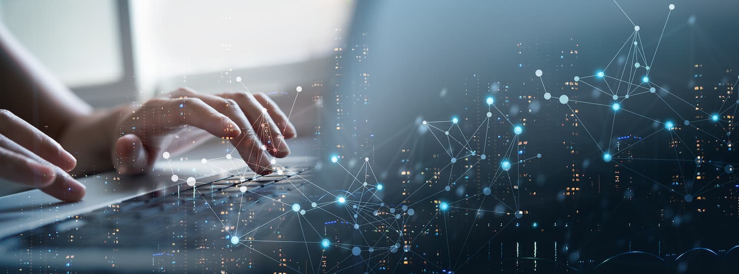 Redes interconectadas que impulsan la colaboración y el acceso a servicios digitales en tiempo real con Cloud connectivity.