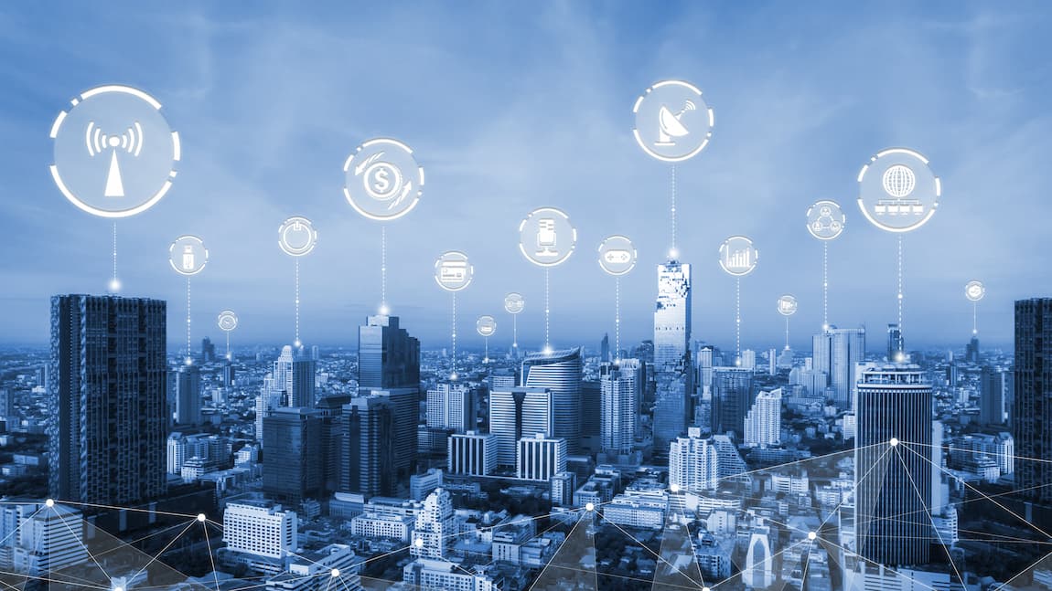 Imagen que ilustra cómo la tecnología de ciudades inteligentes, como el Towering 5G, mejora la eficiencia empresarial.