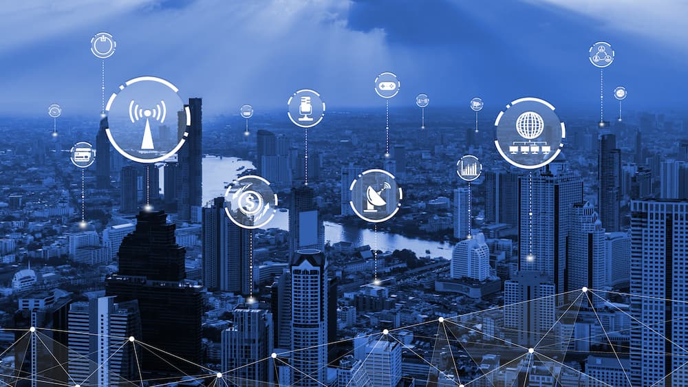 El futuro del internet de las cosas con Towering 5G que simbolizan la conectividad avanzada y la tecnología emergente.