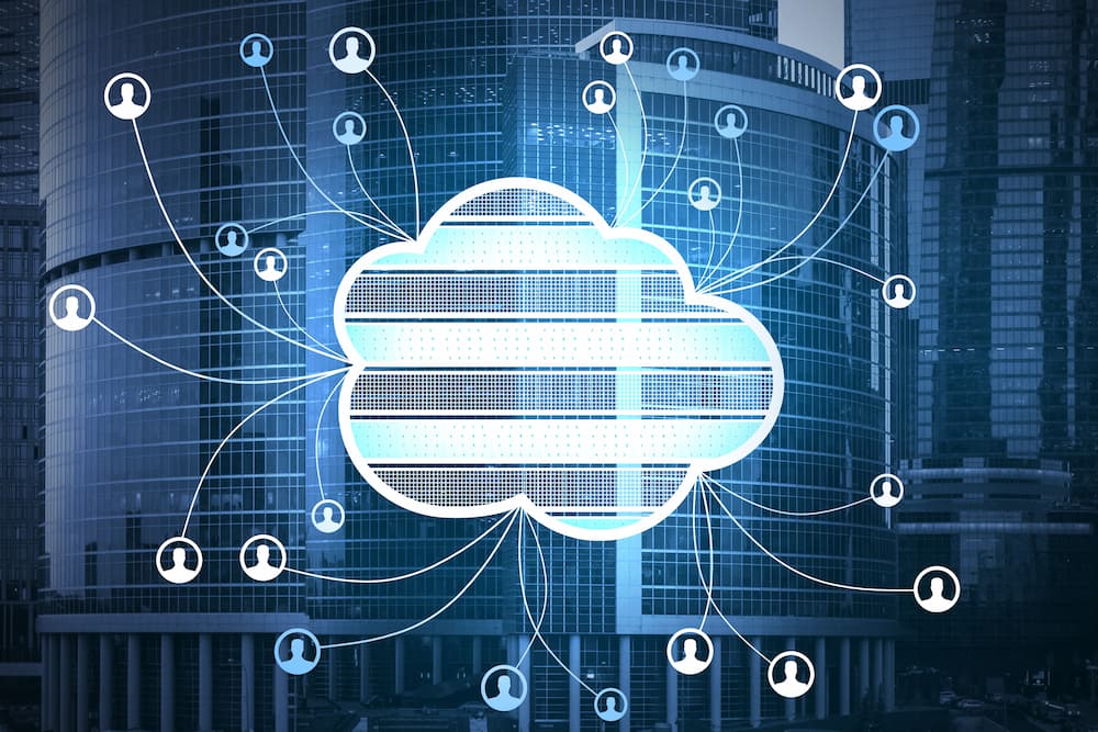 Gráfico que ilustra criterios para seleccionar un proveedor de nube adecuado para negocios, con íconos de Anti-DDos