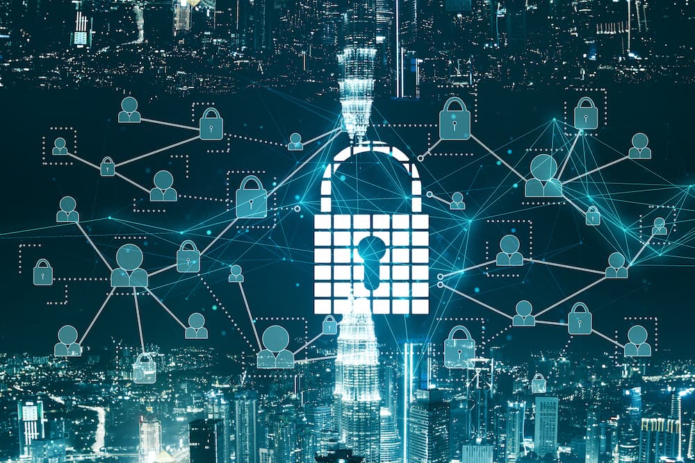 Imagen que muestra una ciudad conectada a Internet, simbolizando la protección contra ataques DDoS.